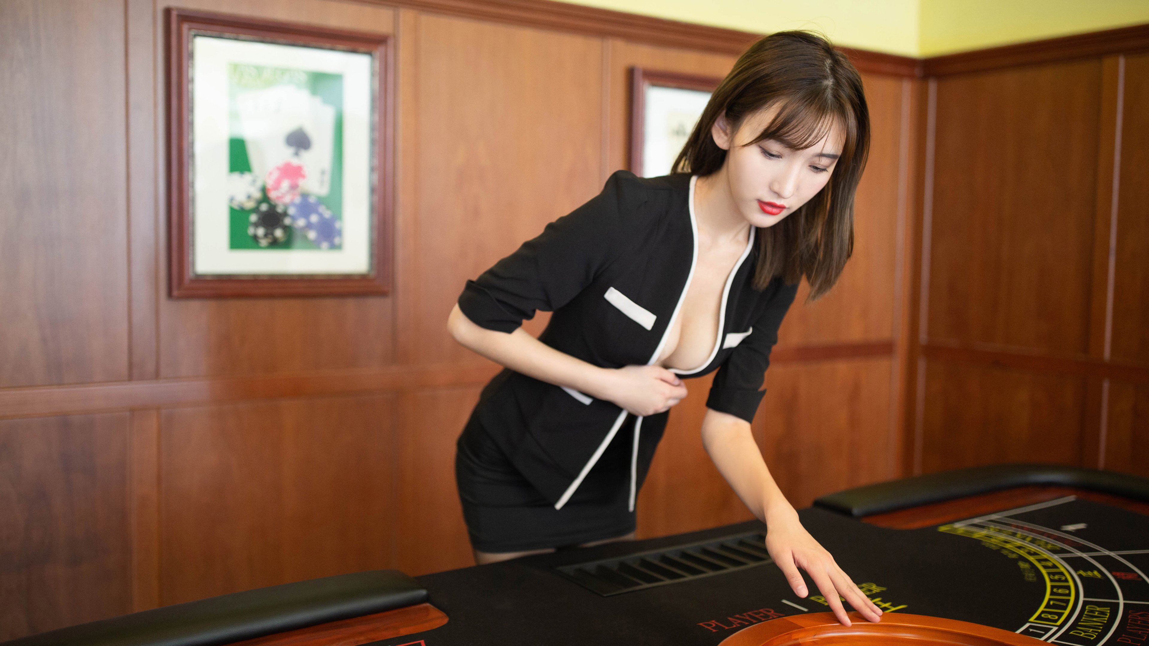 拜仁加速中场更新换代，锁定潜力新星，拜仁时刻