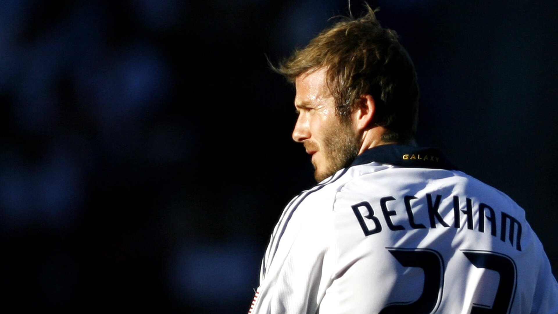 在对火箭的比赛中，库里创造了NBA历史：单场投中13个三分球，刷新纪录！